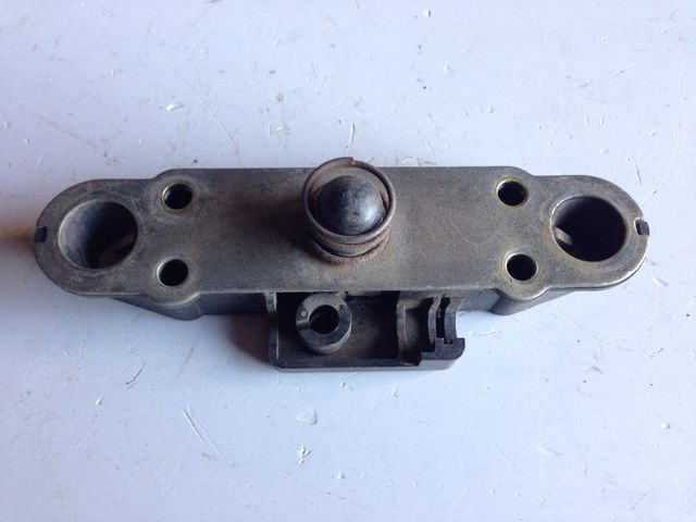 замок сиденья (механизм) Suzuki GSX-R400 GK76A 1991г., б/у