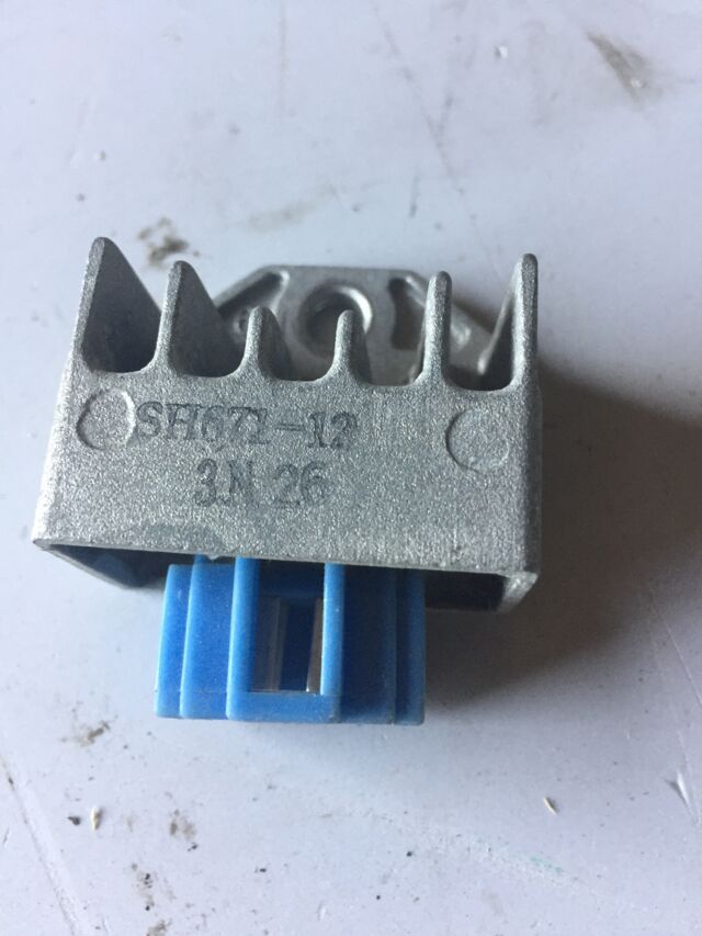 регулятор-выпрямитель SH671-12 Yamaha  YBR 125, Vino 50, TZR50, б/у