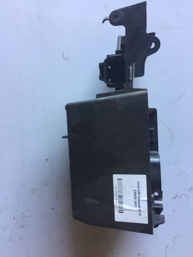 короб аккумулятора Kawasaki ER-6F EX650A 2007г., б/у