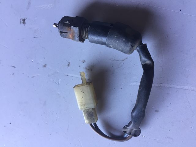 концевик включения стоп-сигнала Yamaha XJR400R RH02J 2001г., б/у