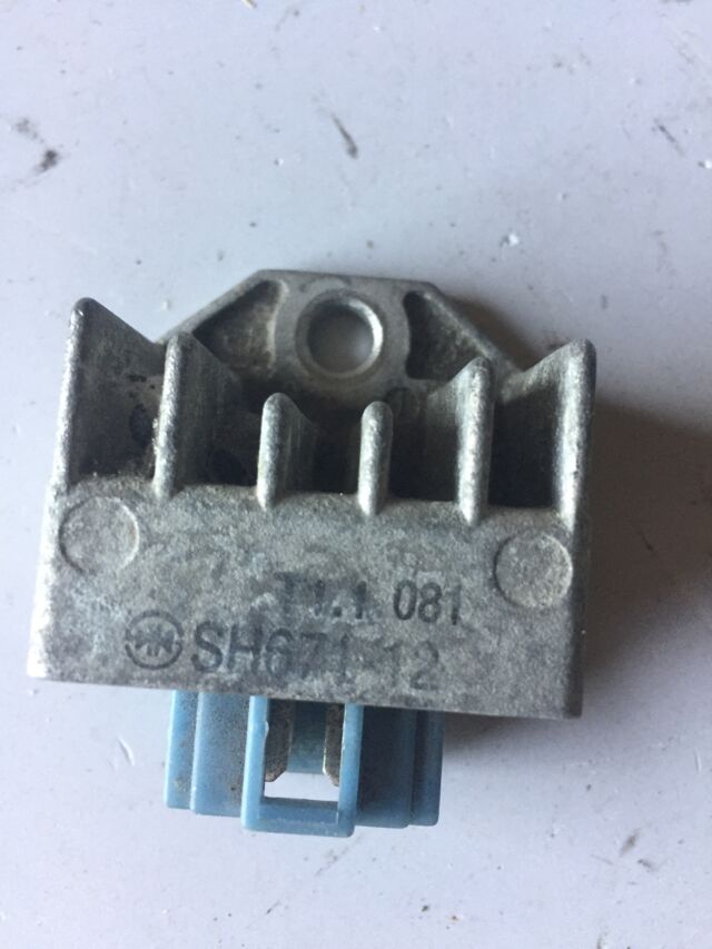 регулятор-выпрямитель SH671-12 Yamaha  YBR 125, Vino 50, TZR50, б/у