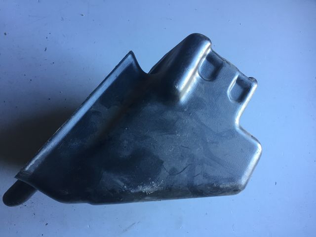 короб аккумулятора Honda CB400SFV NC39 2006г., б/у
