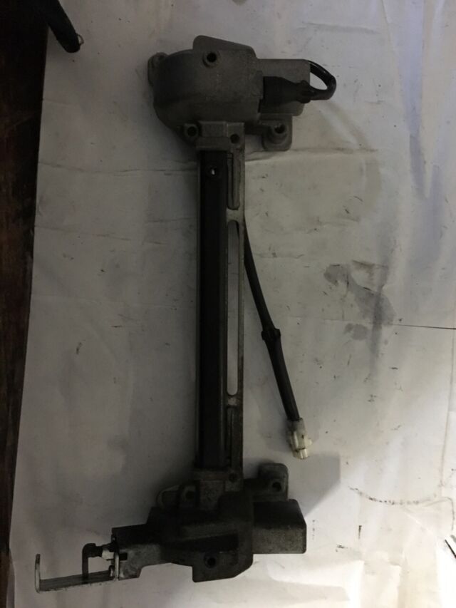 замок сиденья Yamaha Majesty YP400 SH06J 2011г., б/у