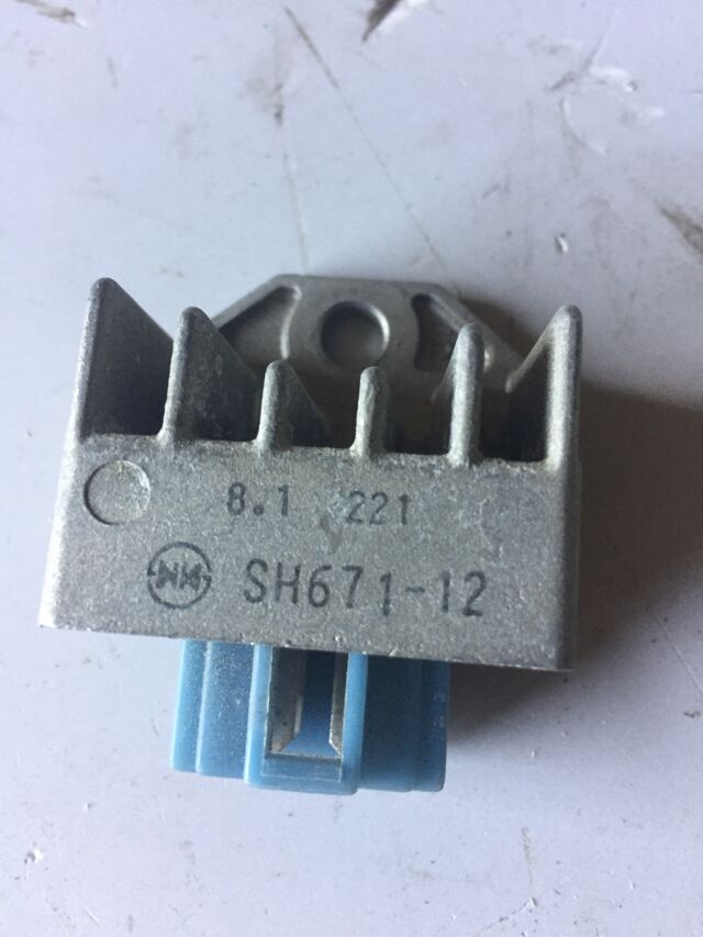 регулятор-выпрямитель SH671-12 Yamaha  YBR 125, Vino 50, TZR50, б/у
