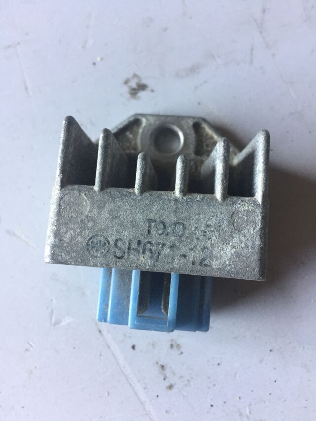 регулятор- выпрямитель SH671-12 Yamaha  YBR 125, Vino 50, TZR50, б/у