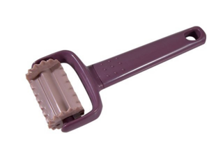 8583 FISSMAN Резак 13x5,5x3см для равиоли квадратный (пластик)