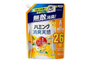 433572 KAO Humming Feeling Orange & Flower Кондиционер-ополаскиватель для белья, с антибактериальным эффектом, с ароматом апельсина и цветов, мягкая упаковка с крышкой 980мл. 1/6