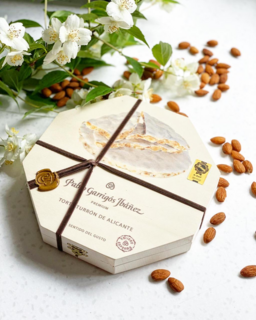 Туррон круглый из Аликанте Pablo Garrigos Ibanez в деревянной коробке 200 г (Torta turron de alicante Premium)