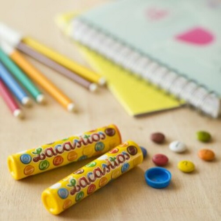 Драже из молочного шоколада в цветной сахарной глазури LACASITOS TUBO PERSON, Бокс 24 шт*20 гр