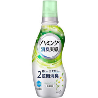 Кондиционер-ополаскиватель для белья KAO Humming Feeling Refresh Green, с антибактериальным эффектом, с ароматом ромашки и зелени, 530мл