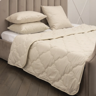 Одеяло стеганое Kariguz Basic "Верблюжья шерсть" всесезонное, 200 г/м2, 200х220 см, микрофибра