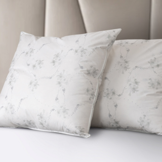 Подушка классическая Kariguz Basic  "Для женщин", средняя, 68х68 см