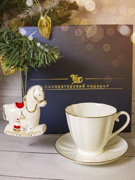 Новогодний подарок Чашка с блюдцем Гвоздика Золотой кантик + Лошадка, в подарочной упаковке, Императорский фарфоровый завод