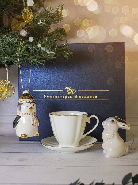 Новогодний подарок Чашка с блюдцем Гвоздика Золотой кантик + Пингвин + Зайчик, в подарочной упаковке, Императорский фарфоровый завод