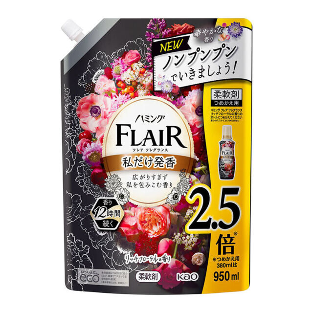 Кондиционер-смягчитель для белья KAO Flair Fragrance Rich Floral, с богатым фруктово-ягодным ароматом и цветочными нотками, мягкая упаковка с крышкой, 950мл