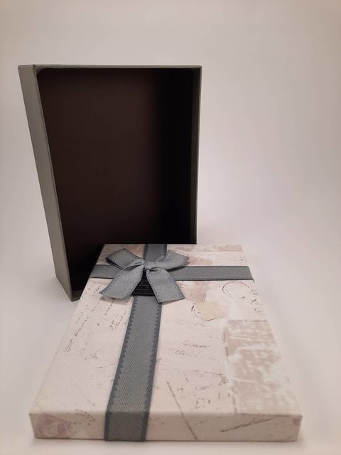 Подарочная коробка  GBOX-R60/1,  23х17х6.5см.