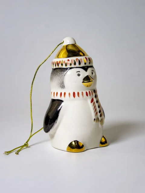 Новогодний подарок Чашка с блюдцем Гвоздика Золотой кантик + Пингвин в красном шарфе, в подарочной упаковке, Императорский фарфоровый завод