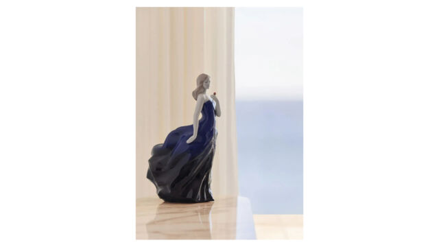 Фигурка Lladro Девушка с розой 16х18х33 см, фарфор