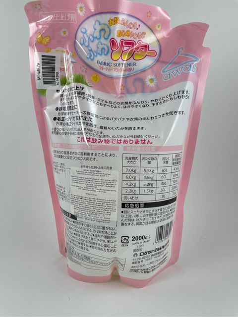Кондиционер для стирки Rocket Soap Fuwafuwa, воздушная мягкость, цветочный аромат, мягкая упаковка, 2 л