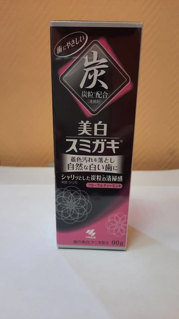 Зубная паста Kobayashi отбеливающая с углем и ароматом цветочного чая, 90 гр