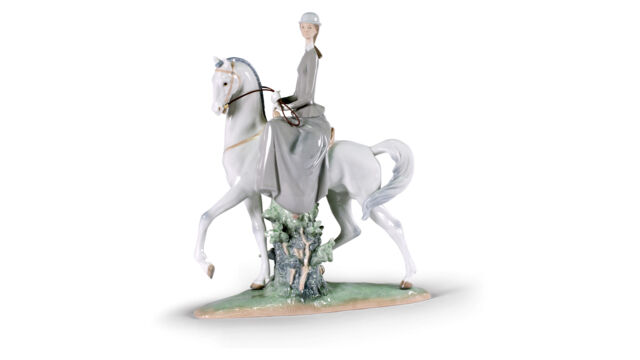 Фигурка Lladro Всадница 37х45 см, фарфор