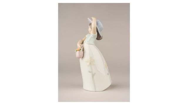 Фигурка Lladro Маленькая Маргаритка 10х18 см, фарфор