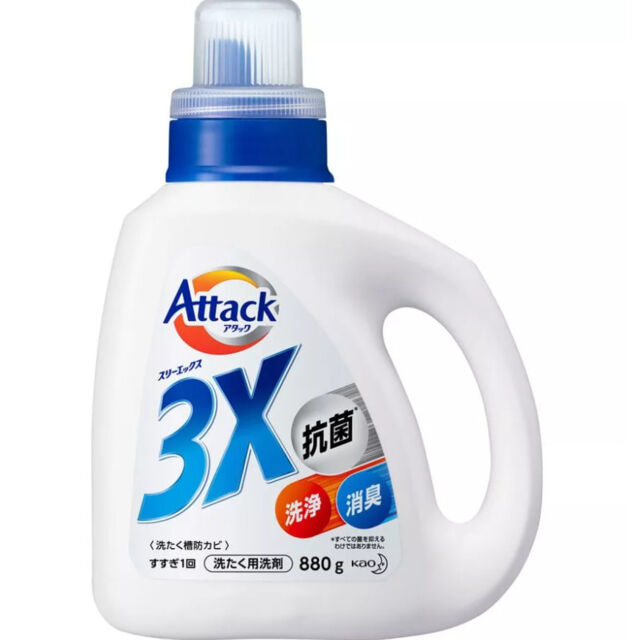 Концентрированное жидкое средство для стирки KAO Attack 3X-Тройная сила, с ароматом свежести, бутылка с колпачком-дозатором, 880 г