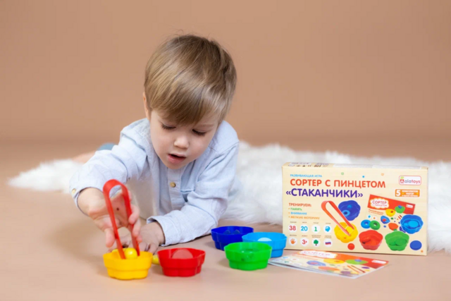 Сортер Стаканчики с пинцетом, развивающая игрушка для детей, арт. СОР74