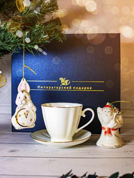 Новогодний подарок Чашка с блюдцем Гвоздика Золотой кантик + Дед Мороз + Кролик с часами, в подарочной упаковке, Императорский фарфоровый завод
