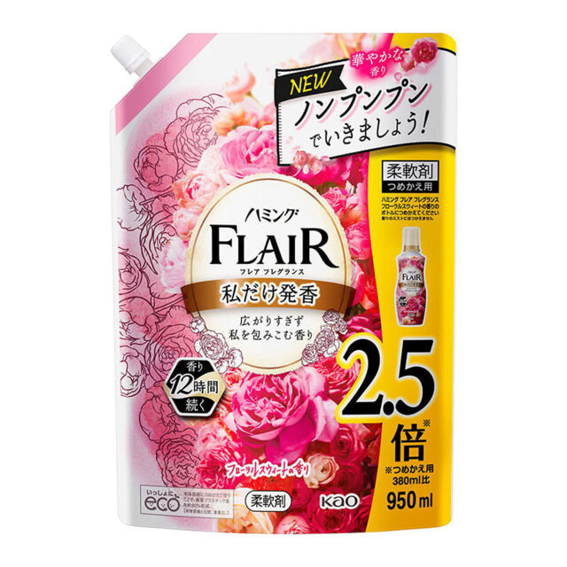 Кондиционер-смягчитель для белья KAO Flair Fragrance Floral Sweet, со сладким цветочно-фруктовым ароматом, мягкая упаковка с крышкой, 950мл