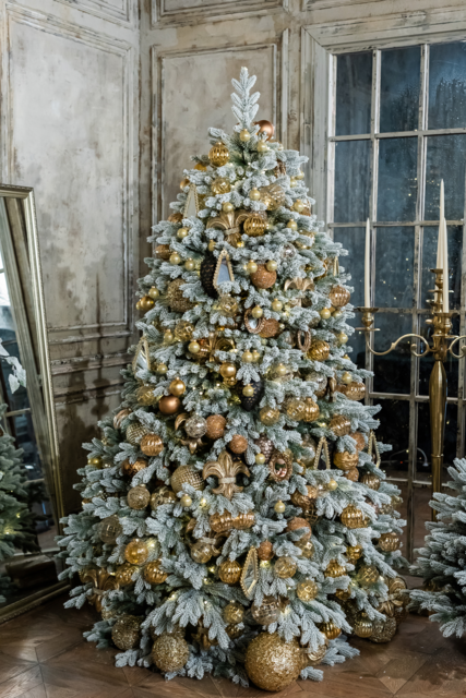 Ель заснеженная  с лампочками Версальская Max Christmas, высота 2,1 м