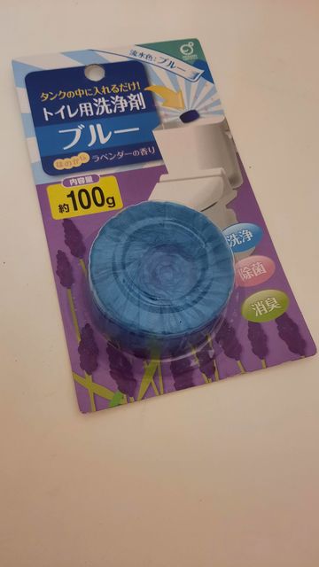 Очищающая и дезодорирующая таблетка Okazaki для бачка унитаза с ароматом цветов, 100 гр