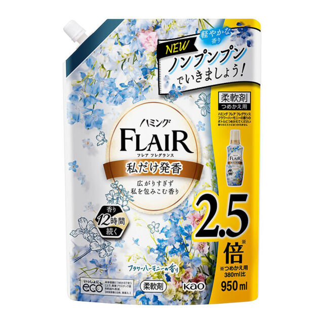 Кондиционер-смягчитель для белья KAO Flair Fragrance Flower Harmony, с ароматом цветочной гармонии, мягкая упаковка с крышкой, 950мл
