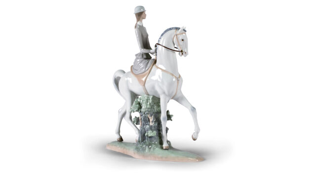 Фигурка Lladro Всадница 37х45 см, фарфор