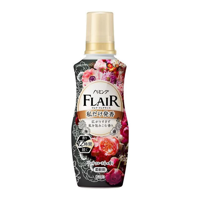 Кондиционер-смягчитель для белья KAO Flair Fragrance Rich Floral, с богатым фруктово-ягодным ароматом и цветочными нотками, бутылка с колпачком-дозатором, 520мл