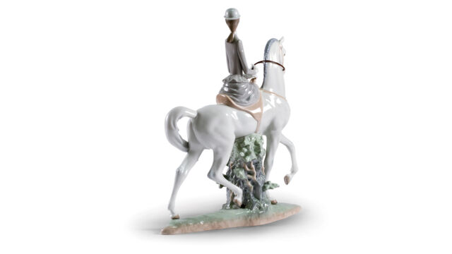 Фигурка Lladro Всадница 37х45 см, фарфор