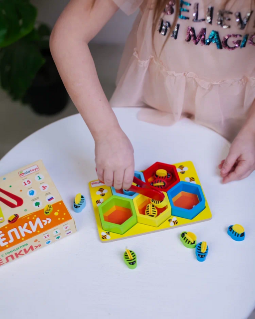 Сортер с пинцетом Пчёлки, развивающая игрушка для детей, арт. СОР83