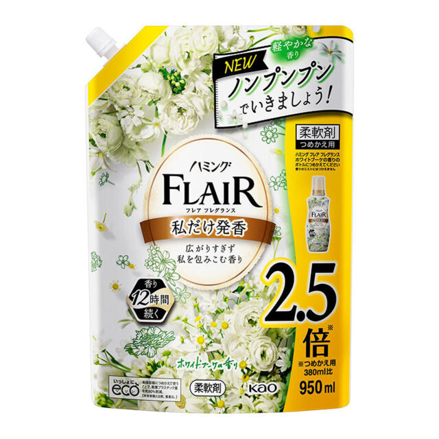 Кондиционер-смягчитель для белья KAO Flair Fragrance White Bouquet, с изящным ароматом белых цветов, мягкая упаковка с крышкой, 950мл