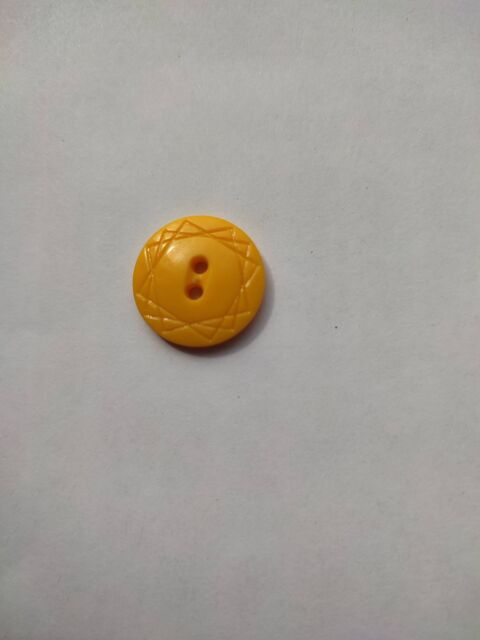 Пуговицы  Ø  20 ярко жел.  2прокола