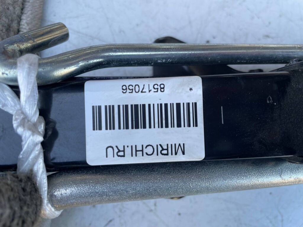 Домкрат на Mazda Verisa DC5W