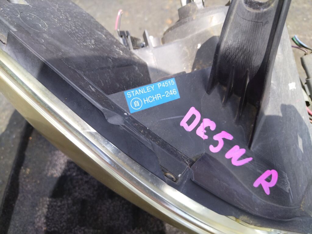 Фара на Mazda Verisa DC5W P4515, Правое расположение