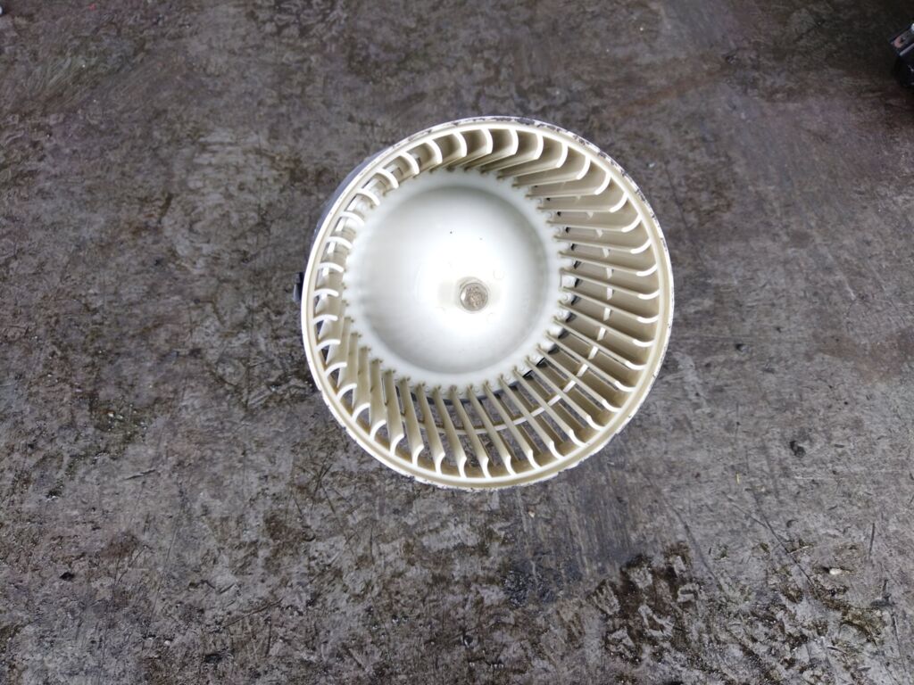 Мотор печки на Nissan March K13