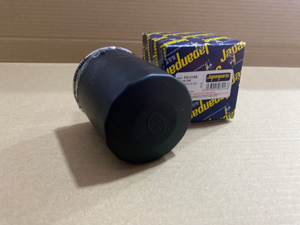 Фильтр масляный на Subaru Legacy Wagon BH5 EJ206 Japanparts FO-316S
