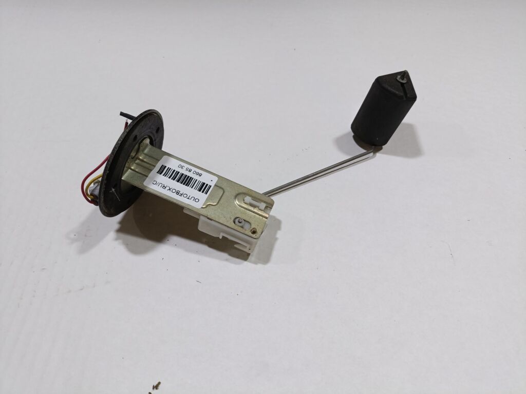 Датчик уровня топлива на Toyota Isis ANM10G Фото 3
