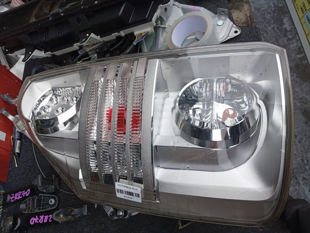 Стоп на Toyota Voxy ZRR70G 28-199, Левое расположение