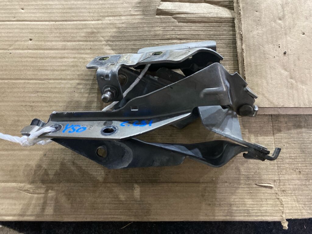 Крепление капота на Nissan Fuga PY50