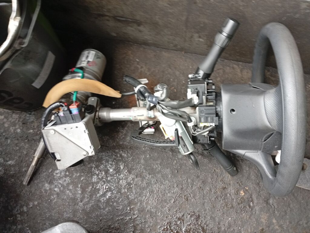 Рулевая колонка на Nissan March K13