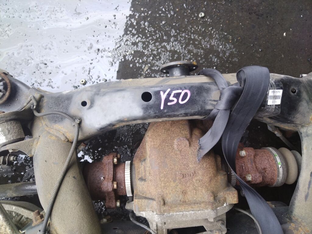 Балка подвески на Nissan Fuga Y50 VQ25DE, Заднее расположение