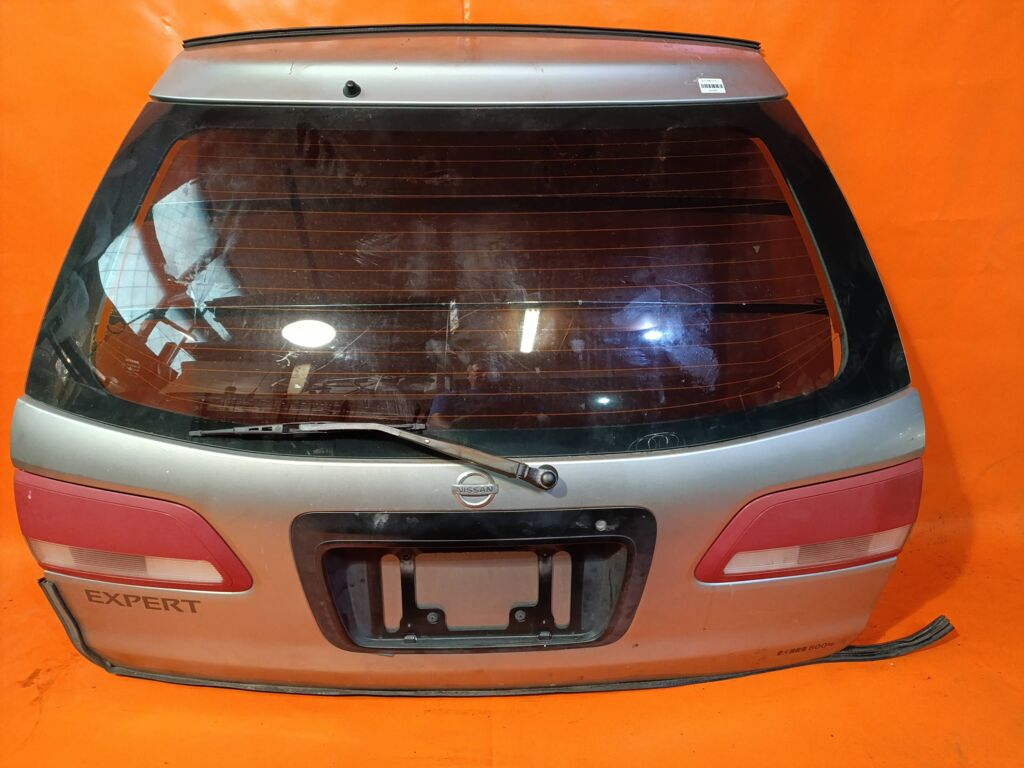 Дверь задняя на Nissan Expert VEW11 132-24767