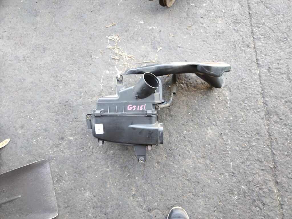 Корпус воздушного фильтра на Toyota Crown GS151 1G-FE